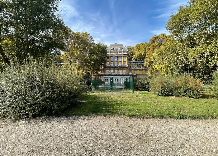 Апартаменты Margaret Next To The Lukacs View To The Danube River