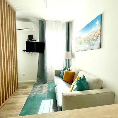 Margaret Next To The Lukacs With Panorama Danube Apartment Budapest