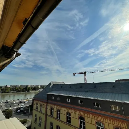 Margaret Next To The Lukacs With Panorama Danube Apartment Budapest